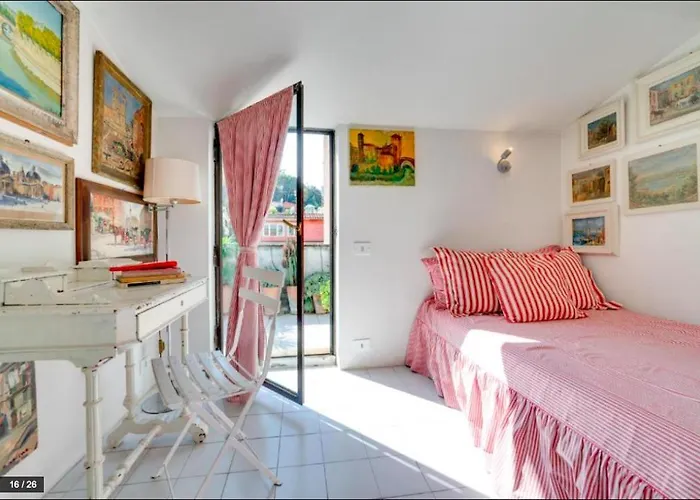 Luxury Art In Trastevere With Terrace Apartment