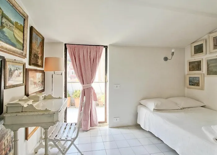 Luxury Art In Trastevere With Terrace Rome